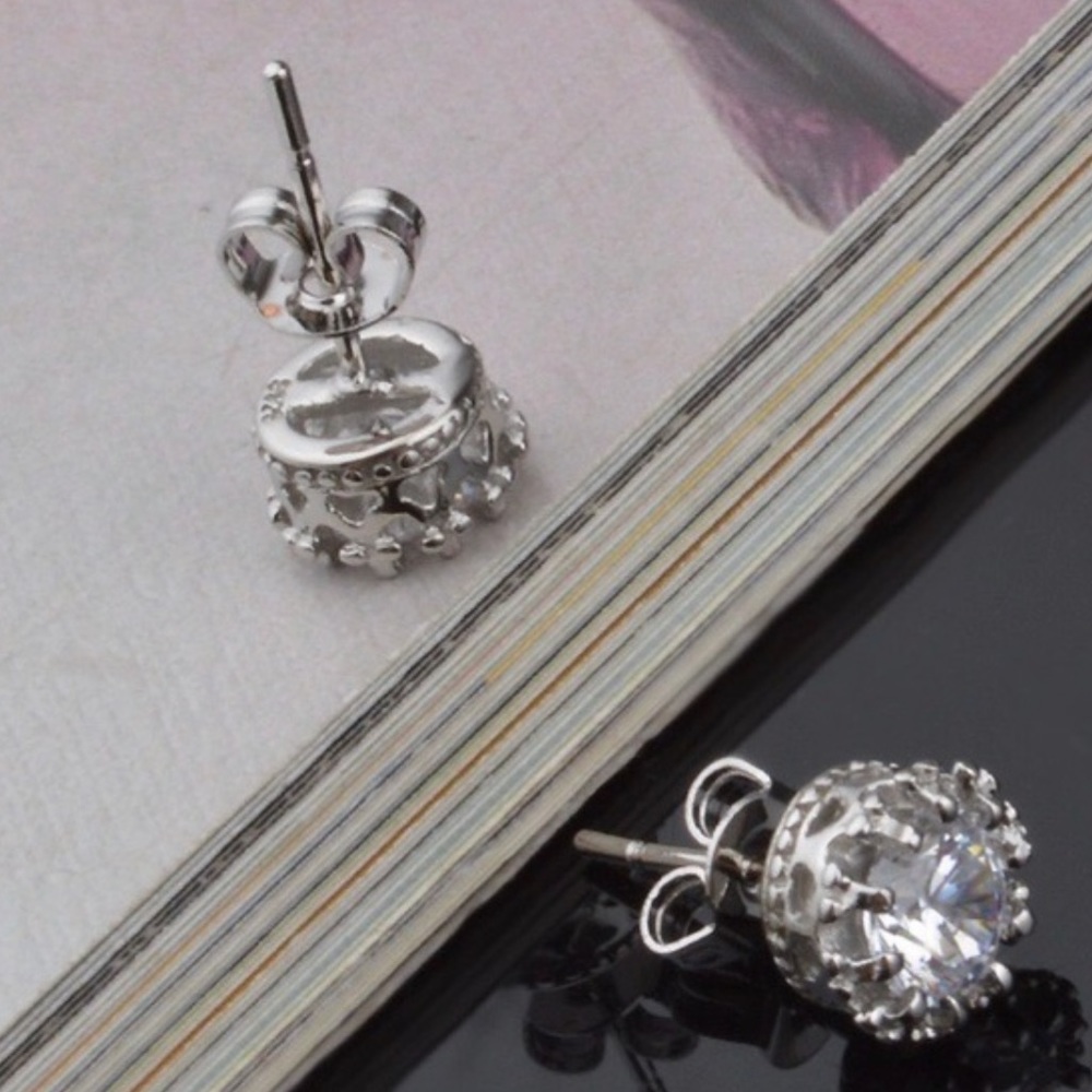**New 925 Sterling Silver Diamond Stud Earrings - Picture 5 of 6